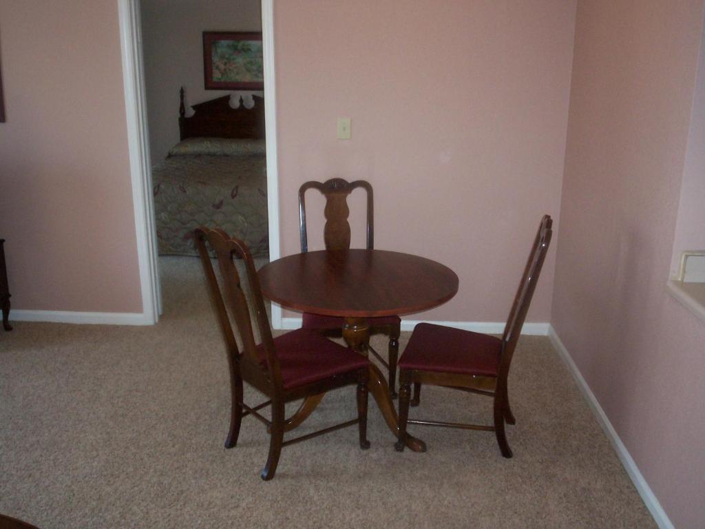 Rime Garden Inn & Suites Irondale Habitación foto