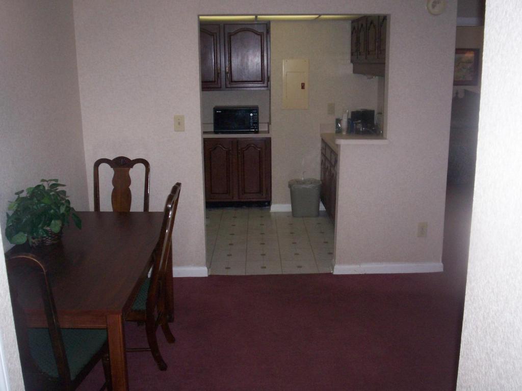 Rime Garden Inn & Suites Irondale Habitación foto
